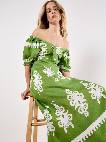 Robe ' ' Apricot en vert
