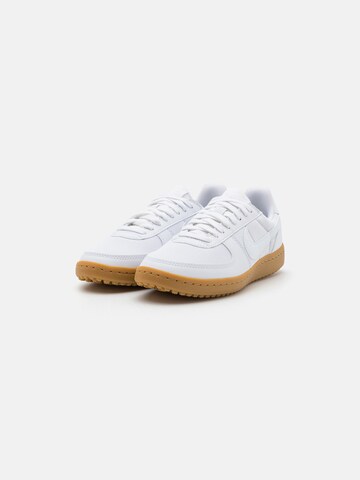 Nike Sportswear Σνίκερ χαμηλό 'FIELD GENERAL' σε λευκό