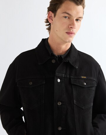 WRANGLER Демисезонная куртка в Черный