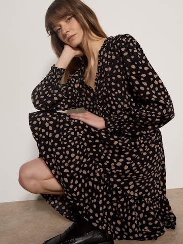 Robe ' ' Apricot en noir