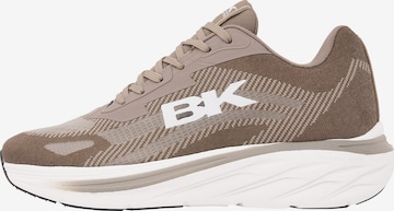 BRITISH KNIGHTS Sneaker low 'SURGE' i brun: forside