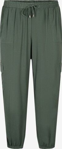 Loosefit Pantalon cargo 'CAJOY' Zizzi en vert : devant