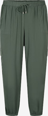 Loosefit Pantaloni cu buzunare 'CAJOY' de la Zizzi pe verde: față