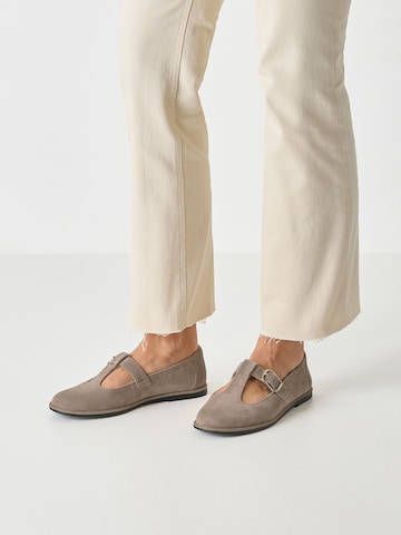 Ballerines à lanières Tamaris en beige