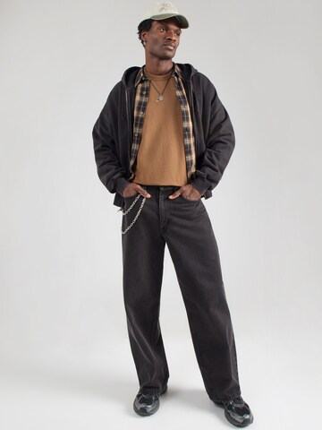 Maglietta 'Premium Essentials' di Nike Sportswear in marrone