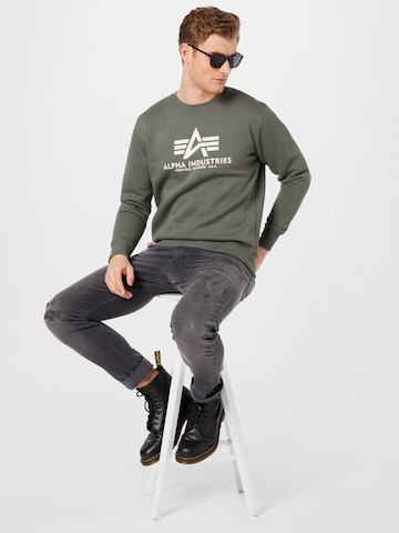 ALPHA INDUSTRIES - Sweatshirt 'Basic' em verde