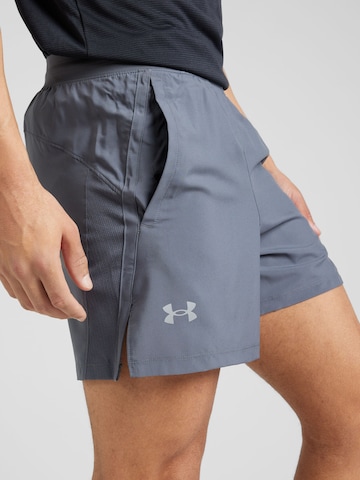 UNDER ARMOUR Regularen Športne hlače 'Launch 5' | siva barva