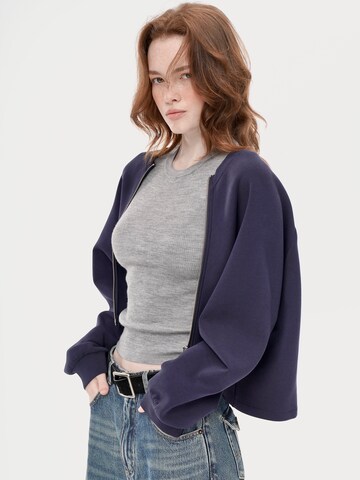 yoligex Between-season jacket 'YOLIGEX Kurze Jacke Marineblau Stehkragen Reißverschluss Cape-Design' in Blue