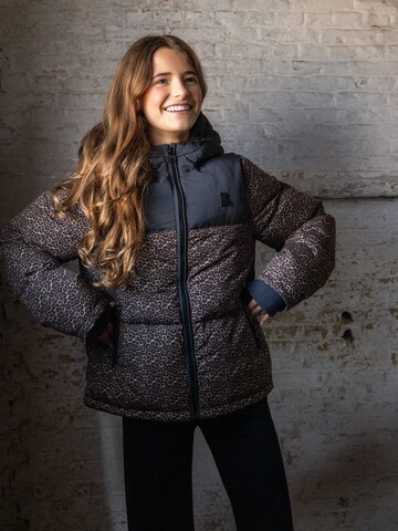 Looxs Revolution Winterjas in Bruin: voorkant