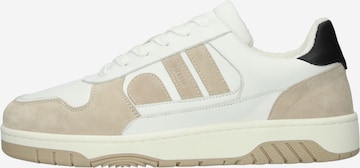 BLACKSTONE - Sapatilhas baixas 'Jade Vaughn - EG383' em branco: frente