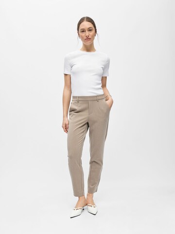 Slimfit Pantaloni con pieghe 'OBJLisa' di OBJECT in marrone