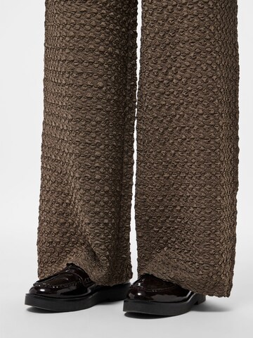 PIECES Regular Pants 'PCBROOKS' in Brown