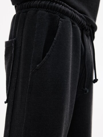 Pull&Bear Luźne Spodnie 'STWD' w kolorze czarny
