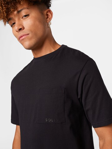 !Solid T-Shirt in Schwarz