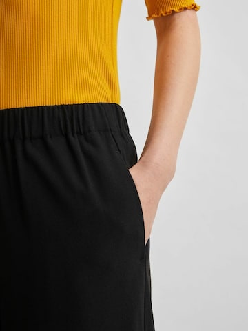 SELECTED FEMME Lużny krój Spodnie 'Tinni' w kolorze czarny