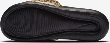 Nike Sportswear Muiltjes 'VICTORI ONE SLIDE PRINT' in Bruin