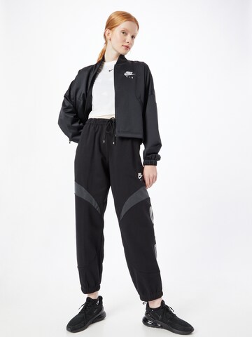 Nike Sportswear Tapered Hose in Schwarz