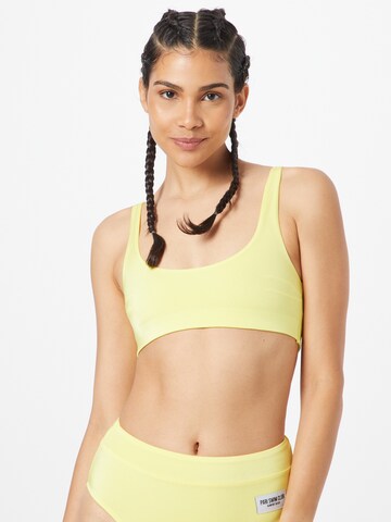 Top per bikini 'SWIM CLUB' di PARI in giallo: frontale
