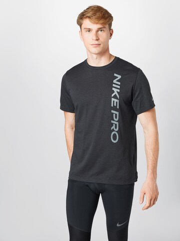 NIKE Regular Fit Sportshirt in Schwarz: predná strana