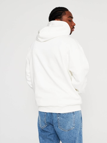 Sweat-shirt Multiply Apparel en blanc