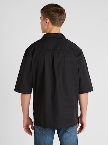 TOPMAN - Comfort Fit Camisa em preto