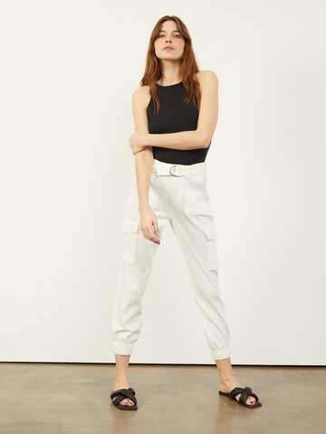 Aligne Tapered Cargo Pants 'Cache' in White