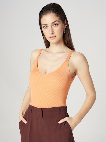 A LOT LESS Knitted Top 'Isabelle' in Orange: front