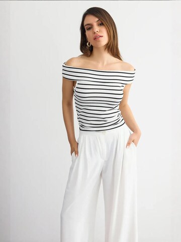 Hiccup Top in White: front