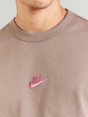 Nike Sportswear T-Shirt 'PREM ESS' in Braun