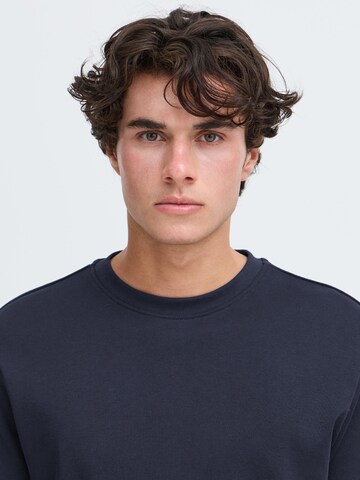 T-Shirt ' CFNILO ' Casual Friday en bleu