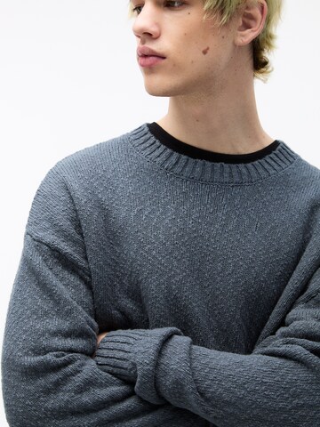 Pull&Bear Sweter w kolorze niebieski