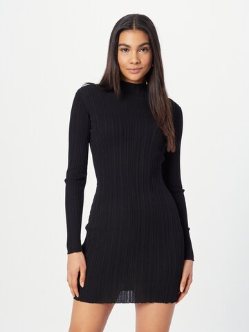 Rochie 'Hot' de la Oval Square pe negru: față