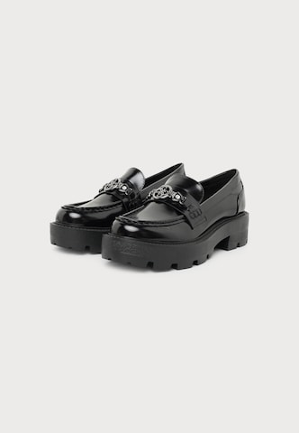 Chaussure basse 'YAAKO' GUESS en noir