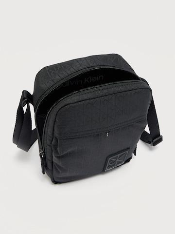 Calvin Klein - Mala de ombro 'UTILITY' em preto