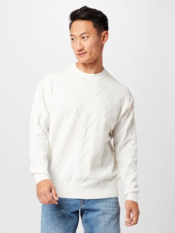 Calvin Klein Sweater in White: front