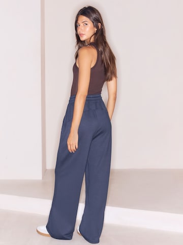 Osia - Pierna ancha Pantalón en azul