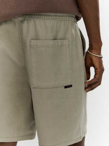 Pull&Bear Loose fit Trousers in Green