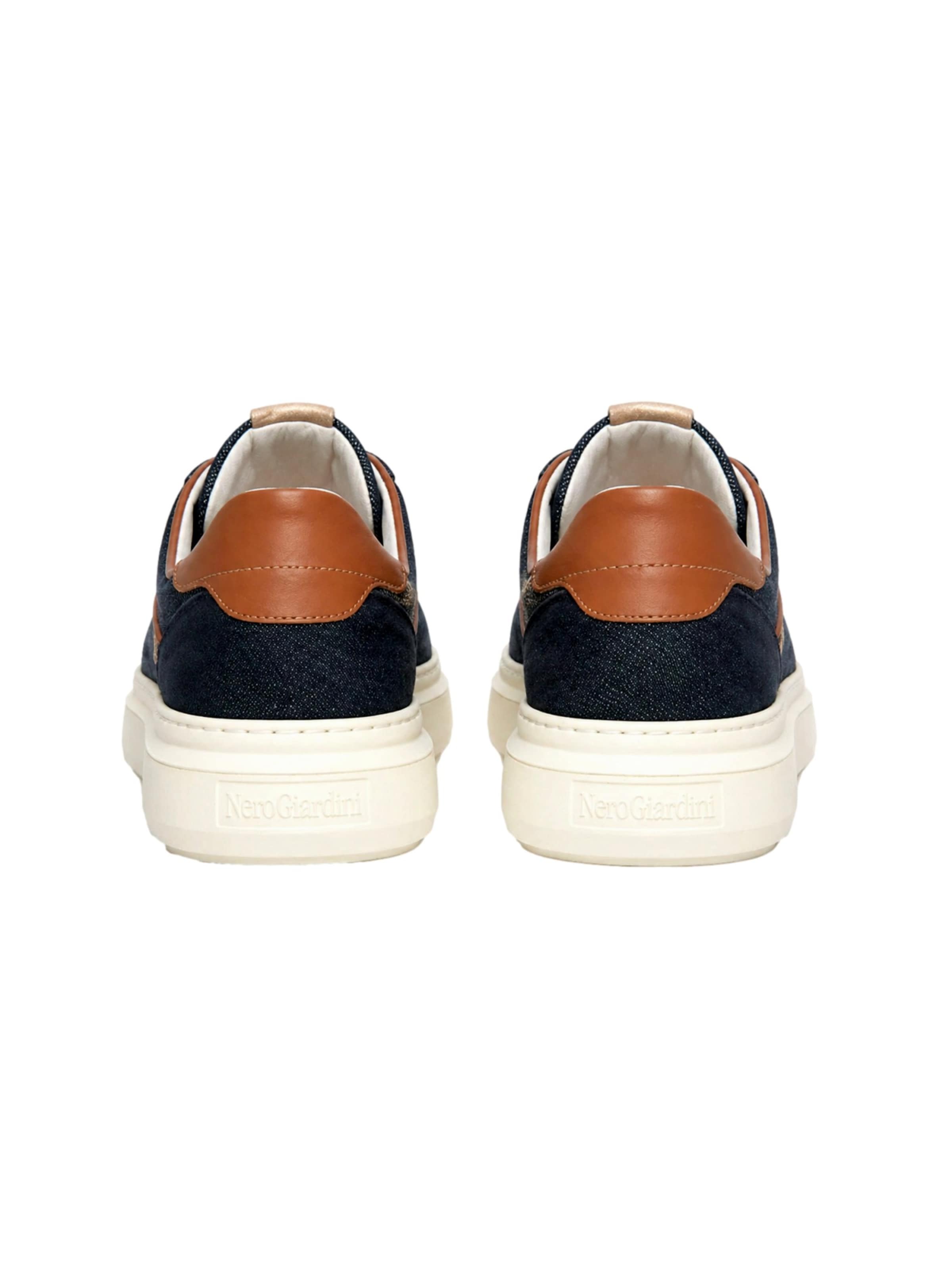 Baskets basses Nero Giardini en bleu