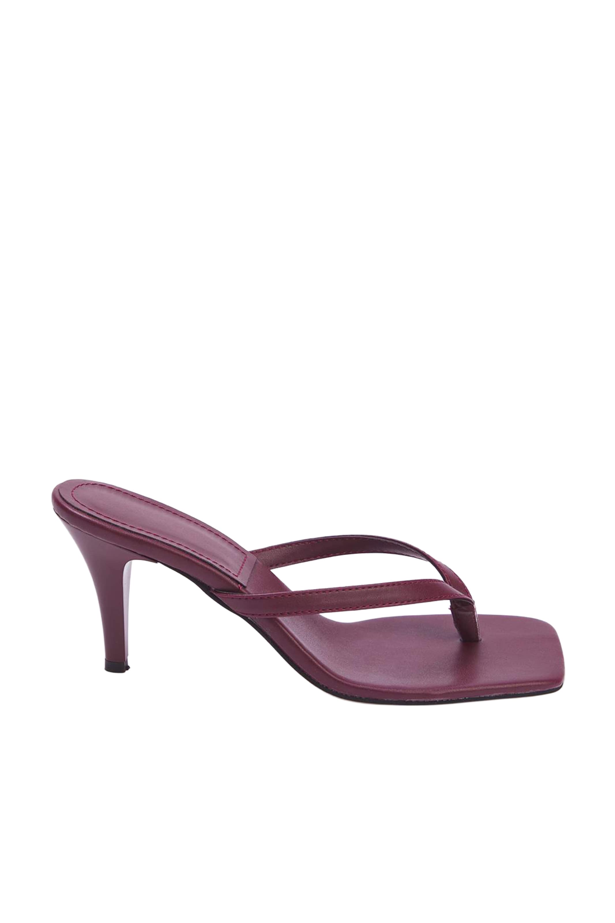 Trendyol - Sandalias de dedo en rojo: frente