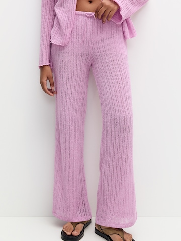 Pull&Bear Bootcut Spodnie w kolorze różowy: przód
