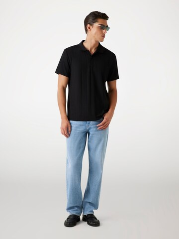 GUESS Sweater in Black