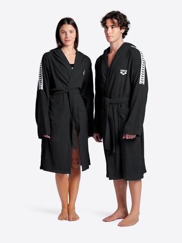 Accappatoio sportivo 'TEAM STRIPE' di ARENA in nero: frontale