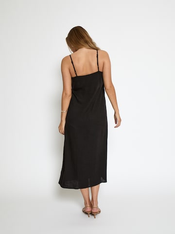 Robe d’été 'Natalie' DESIRES en noir