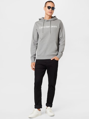 Calvin Klein Jeans - Sweatshirt em cinzento