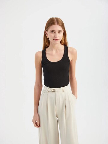 Top di Hiccup in nero: frontale