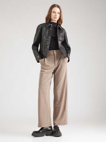 Wide leg Pantaloni con pieghe 'JDYGEGGO' di JDY in marrone