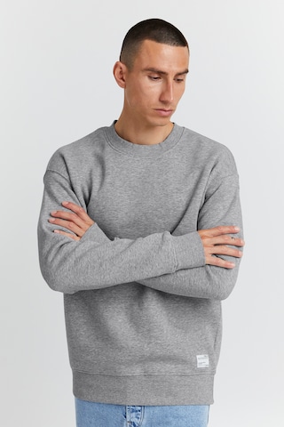 !Solid Sweatshirt in Grey: front