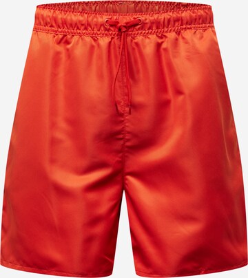 Shorts de bain Resteröds en rouge : devant