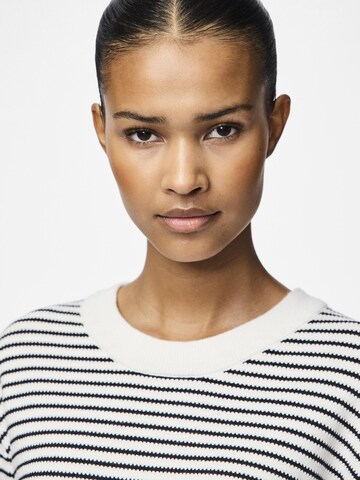 Pull-over 'Philippa' PIECES en blanc