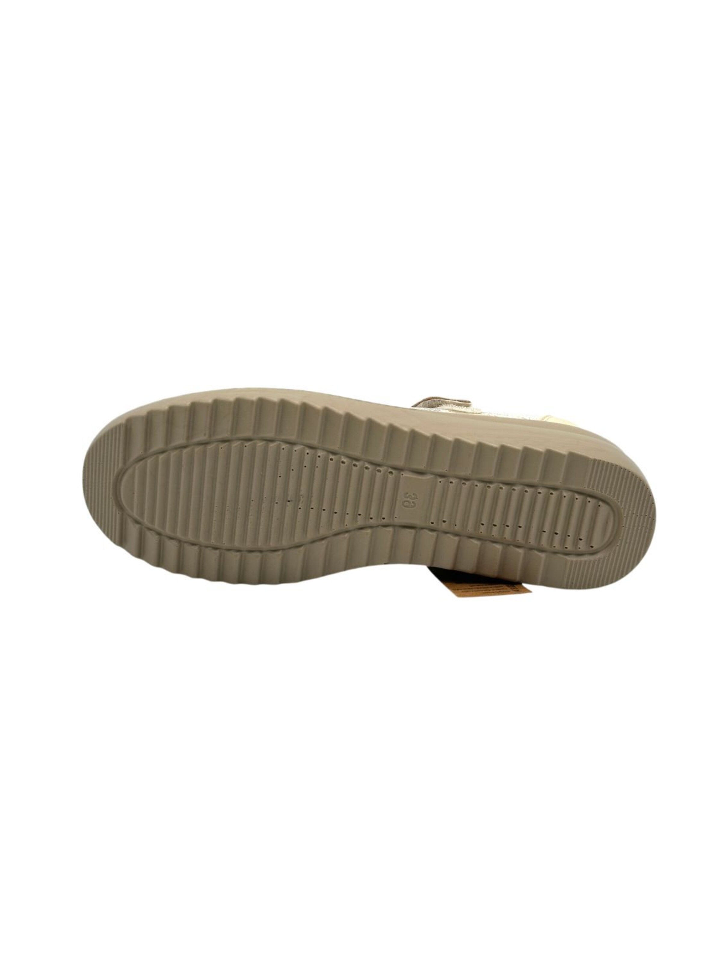 Nowaland Classic Flats in Beige